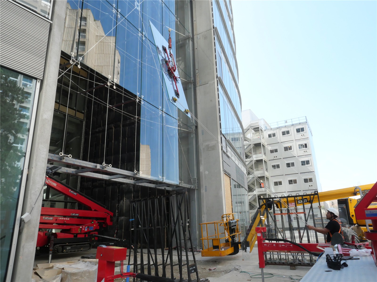 Façade vitrée câblée en verre agrafé, projet INSPIRE